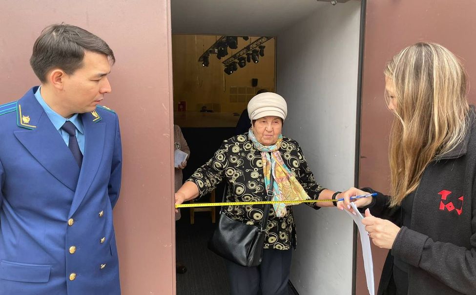 В Чебоксарах прокуратура проверяет общественные пространства на предмет доступности инвалидам