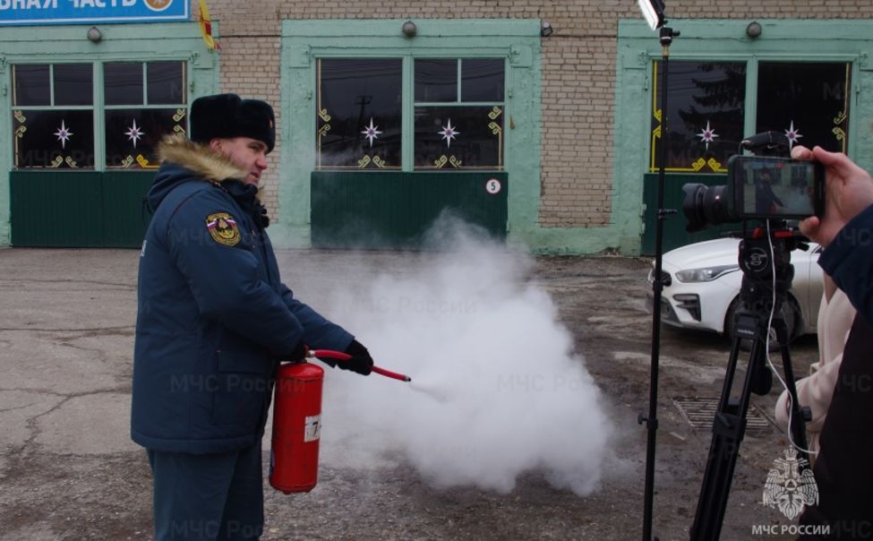 Чувашские спасатели провели показную тренировку по ликвидации последствий условной аварии 