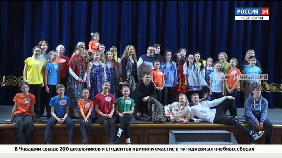 Ученики марпосадской гимназии №1 показали спектакль на сцене Русского Драматического театра