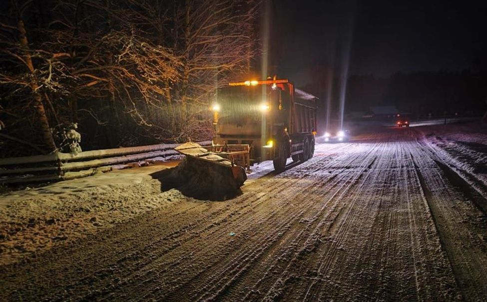 Утром на уборку дорог в Чувашии вышли более 200 единиц спецтехники