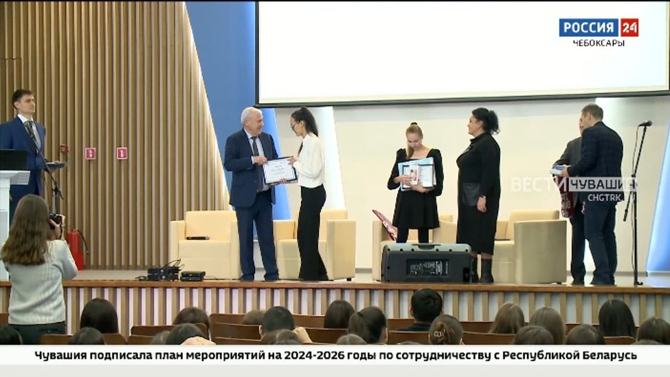 Почти 700 студентов участвовали в 3-м конкурсе финансовой грамотности "Знатоки Страхования"