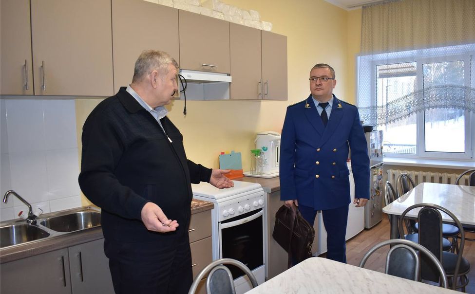 Сотрудники прокуратуры городов и районов Чувашии посетили социальные центры 