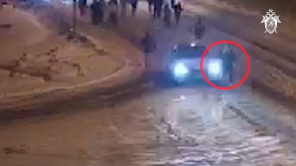 Житель Батыревского округа "прокатил" полицейского на капоте своего автомобиля