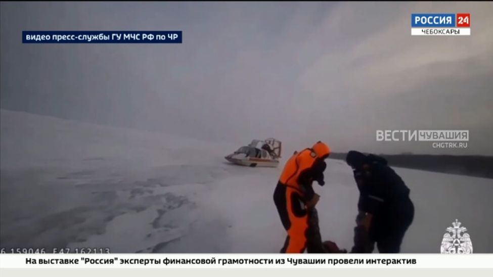 В Чебоксарах едва не погиб мужчина, вышедший порыбачить на середину Волги