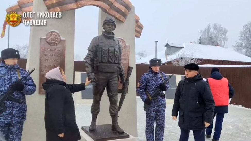 В Ядрине открыли памятник погибшим в спецоперации