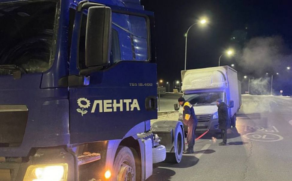 В Чувашии полицейские помогают водителям, попавшим в сложную ситуацию из-за сильных морозов