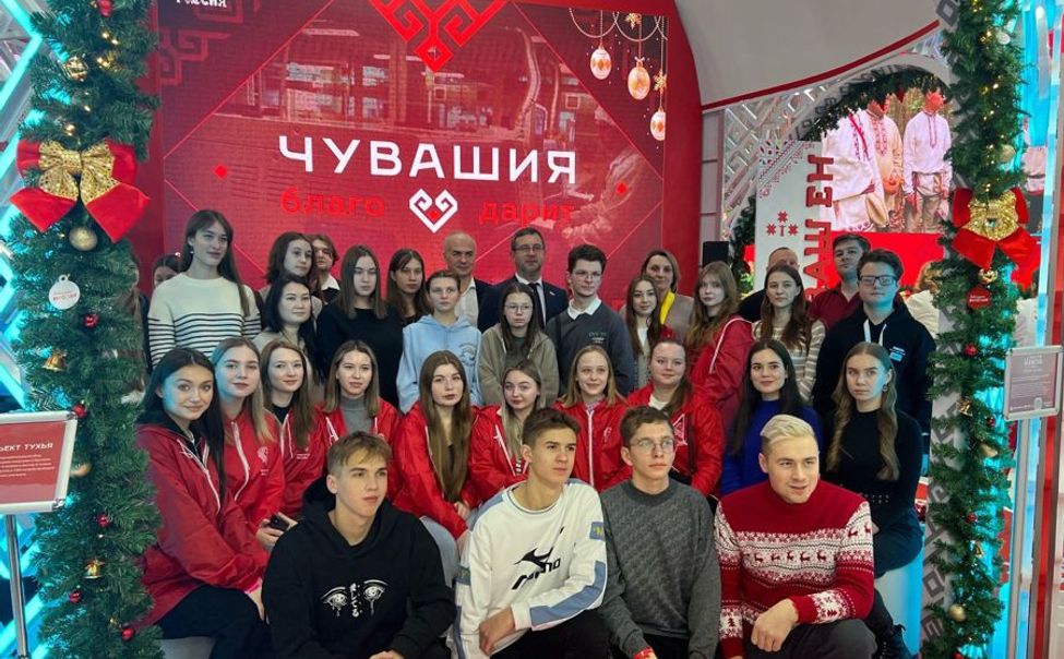 На площадке экспозиции Чувашии в День Конституции состоялась лекция для студентов