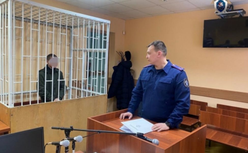 Двое подростков в Цивильске разбили окно магазина и попытались вынести кассу