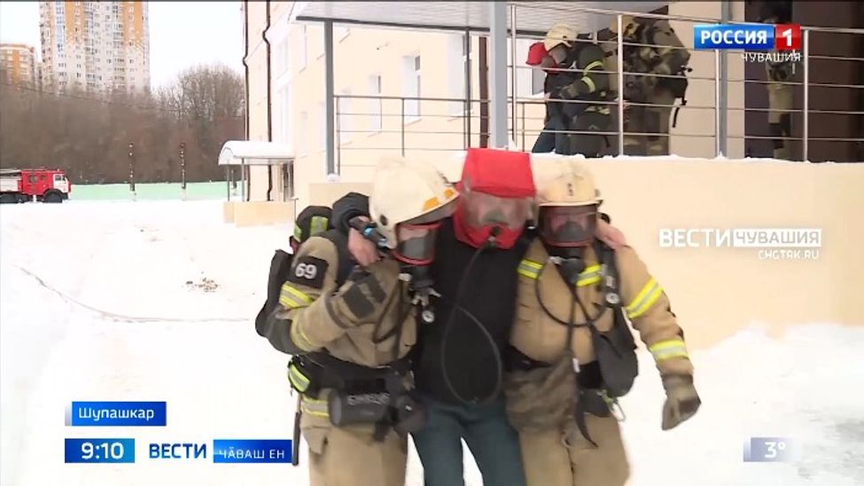 Шупашкарта Чрезвычайлӑ лару-тӑру министерствинче ӗҫлекенсем черетлӗ вӗренӳ ирттерчӗҫ