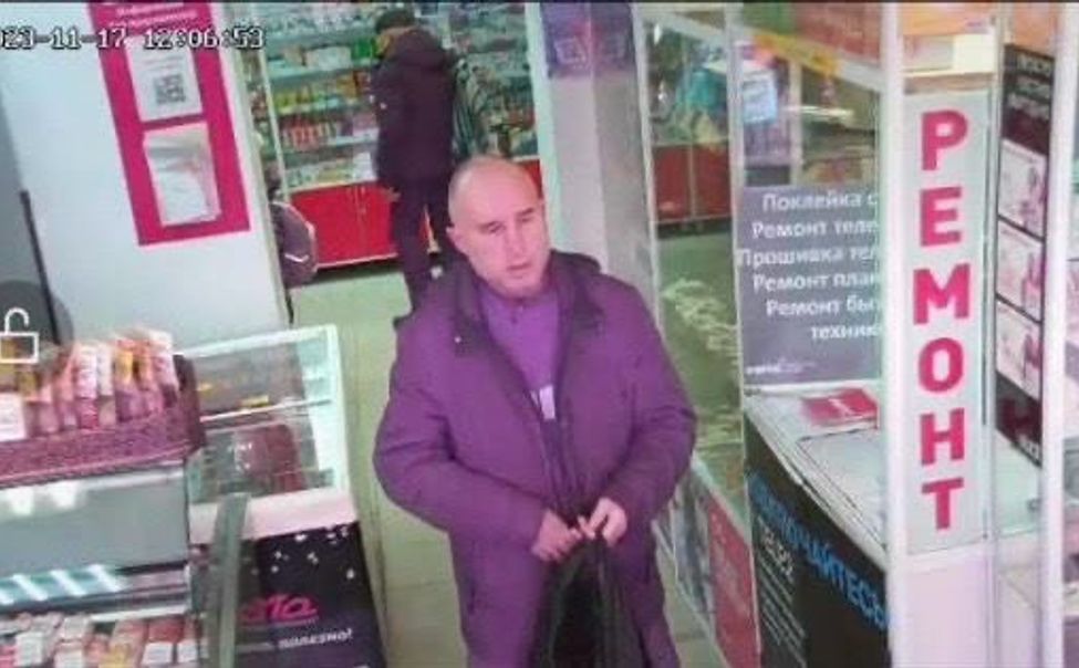 В Чебоксарах ищут двоих мужчин, которые оплатили покупки чужой банковской картой