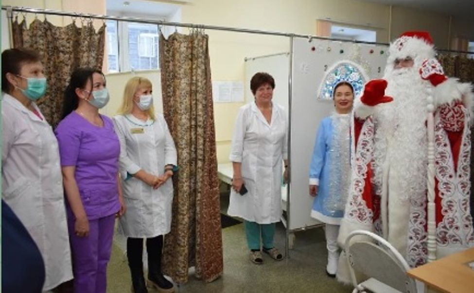 «Полицейский Дед Мороз» побывал в госпитале МВД по Чувашии