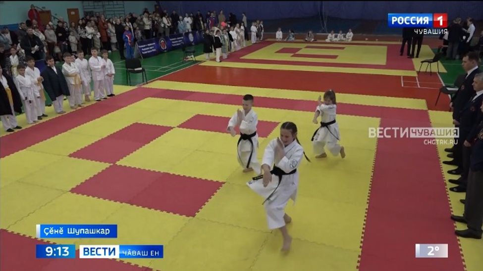 Пӗтӗм тӗнчери каратэ конфедерацийӗн тӗсӗпе ӑсталӑхне туптакансем ҫулталӑка пӗтӗмлетсе тупӑшу йӗркелерӗҫ