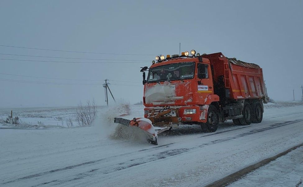 В Чувашии на региональных дорогах работает почти сотня единиц спецтехники 