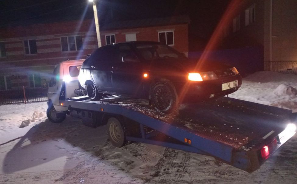 В Чувашии пьяный водитель пытался убежать от сотрудников ГИБДД 