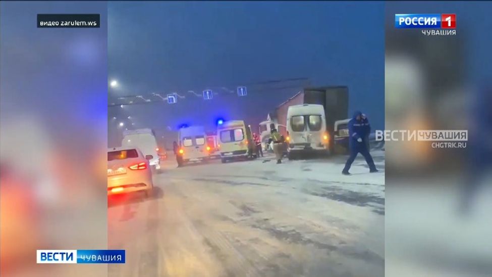 В Чувашии в ДТП с грузовиком пострадали 8 пассажиров маршрутки