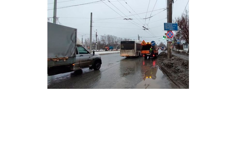 В Чебоксарах продолжают устанавливать новые дорожные знаки