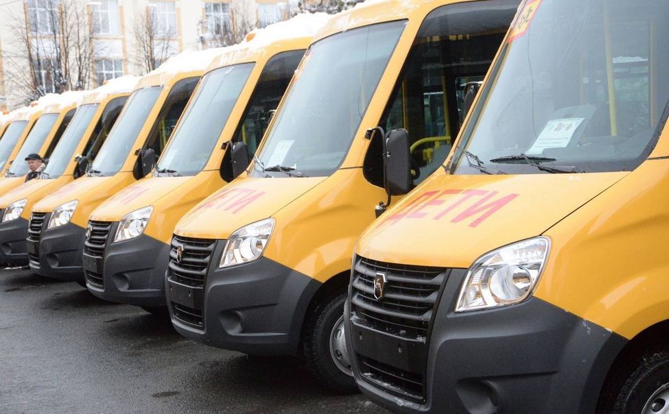 Чувашские школы в канун Нового года получили 49 автобусов