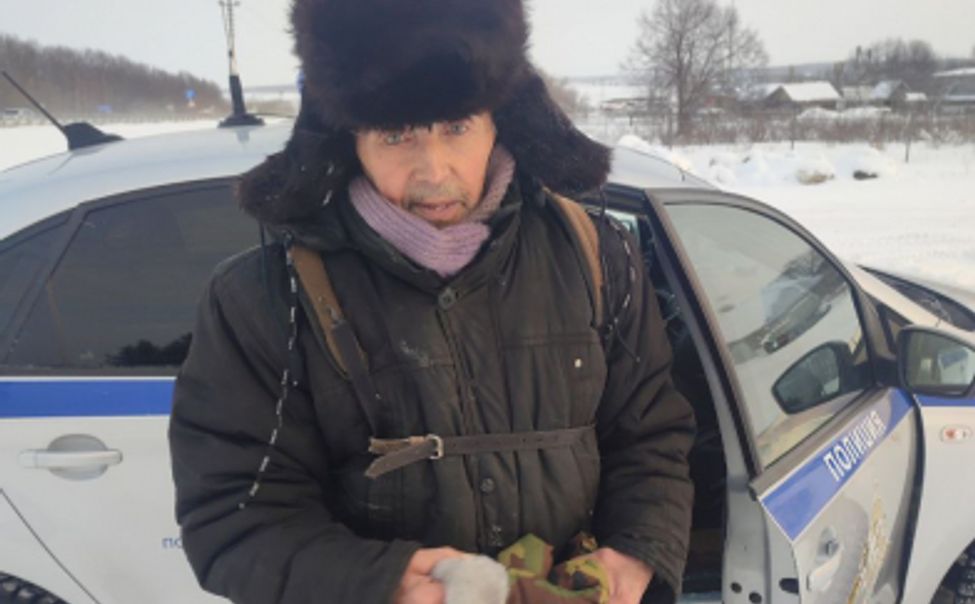 В Чувашии госавтоинспекторы помогли пожилому мужчине добраться до дома