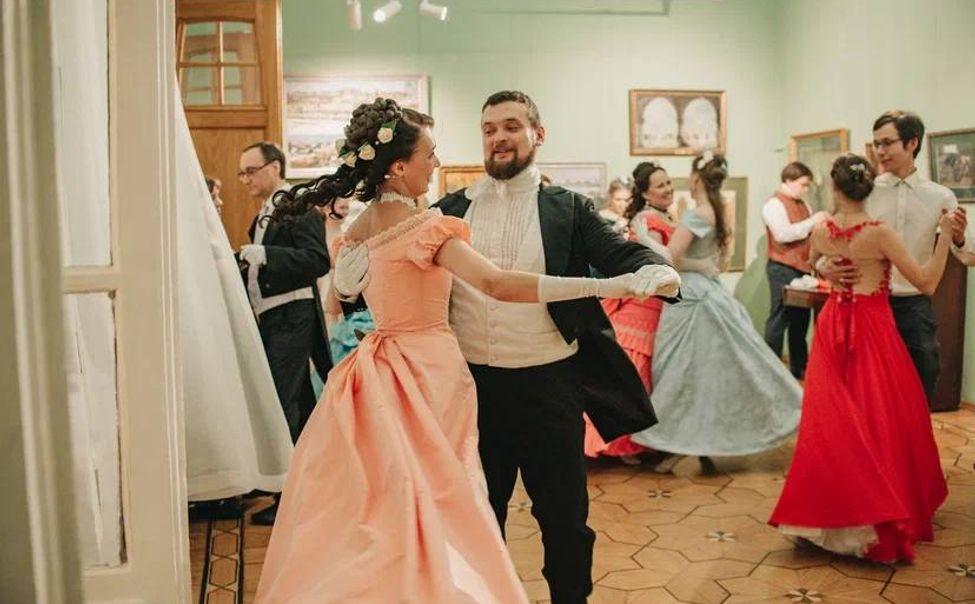 В Чебоксарах в старинном купеческом особняке впервые за 100 лет провели Рождественский бал