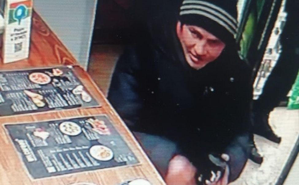 В Чебоксарах полицейские разыскивают мужчину, подозреваемого в грабеже
