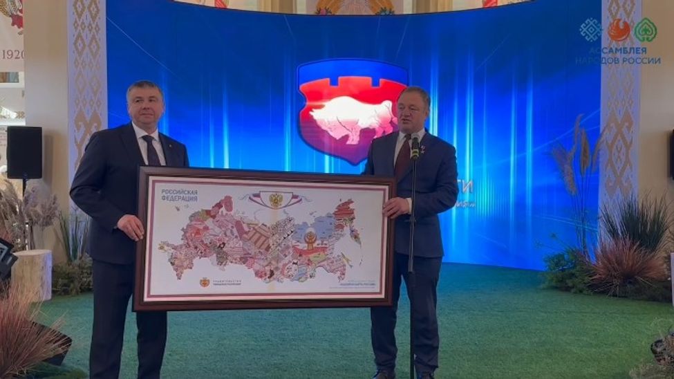 Реплику "Вышитой карты России" передали Республике Беларусь