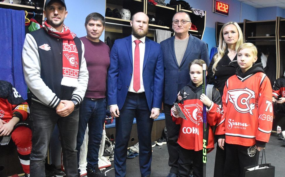 Министр спорта Чувашии исполнил желание 8-летнего мальчика