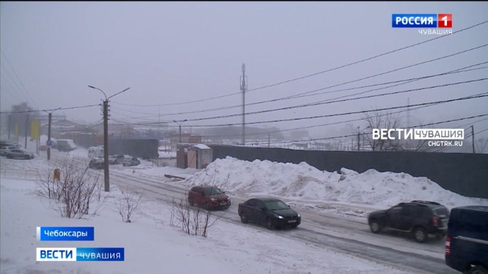 Владельцы гаражей в Чебоксарах жалуются на горы снега, растущие возле их кооператива
