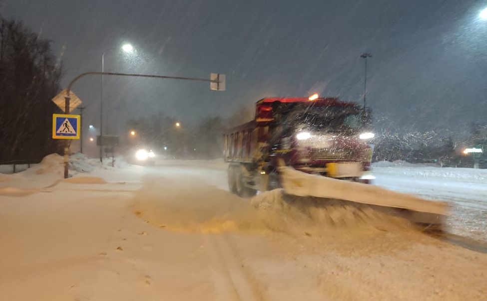Около 300 единиц техники убирают дороги Чувашии