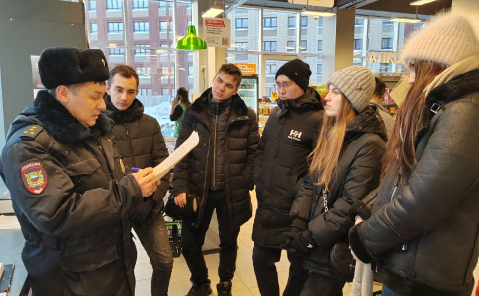 В Чебоксарах «Студенческий десант» вместе с участковым выехал на сообщение о краже из магазина