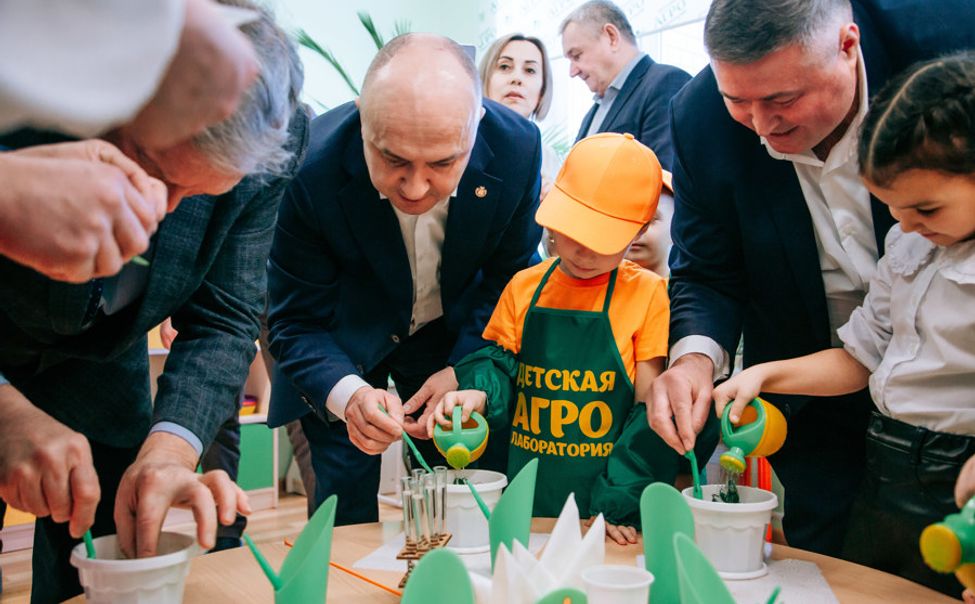 В Комсомольском округе открылась третья агролаборатория