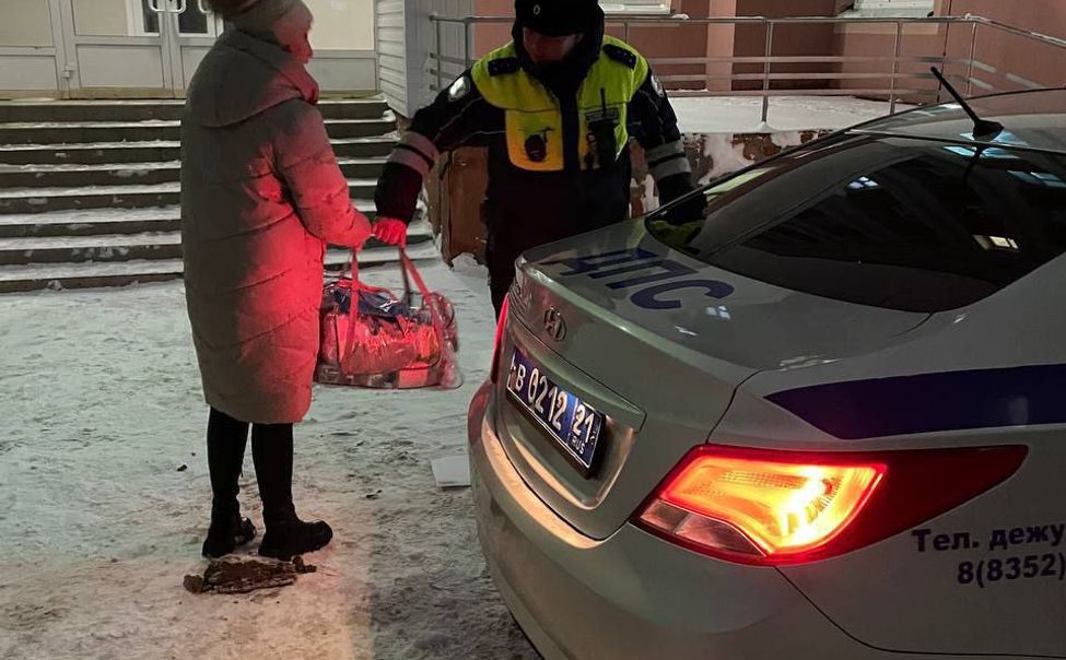 В Чебоксарах сотрудники Госавтоинспекции помогли женщине, у которой начались схватки
