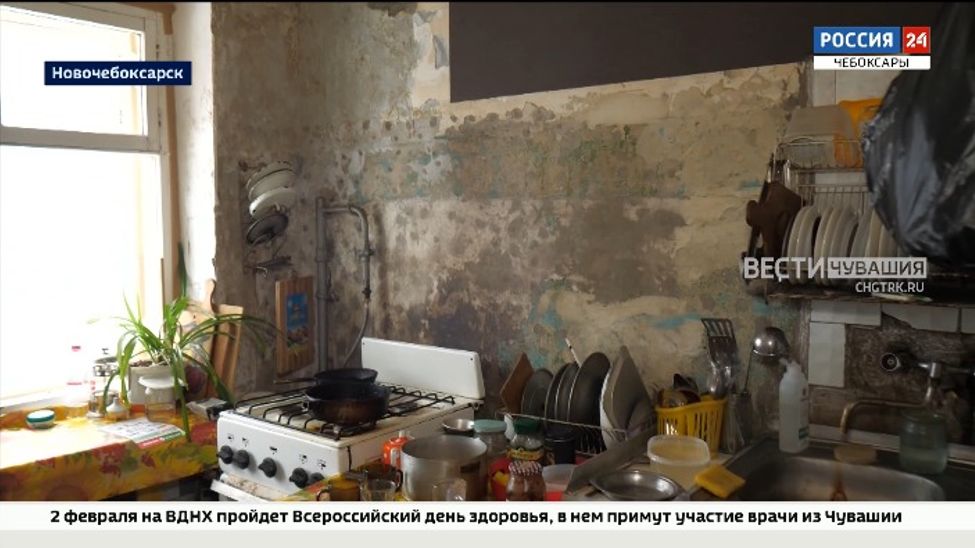 В Новочебоксарске жители многоквартирного дома борются с капелью