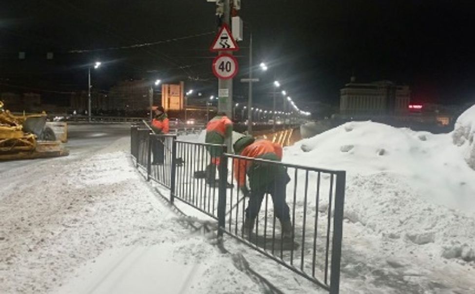 Дороги в Чебоксарах ночью расчищали более 50 единиц техники