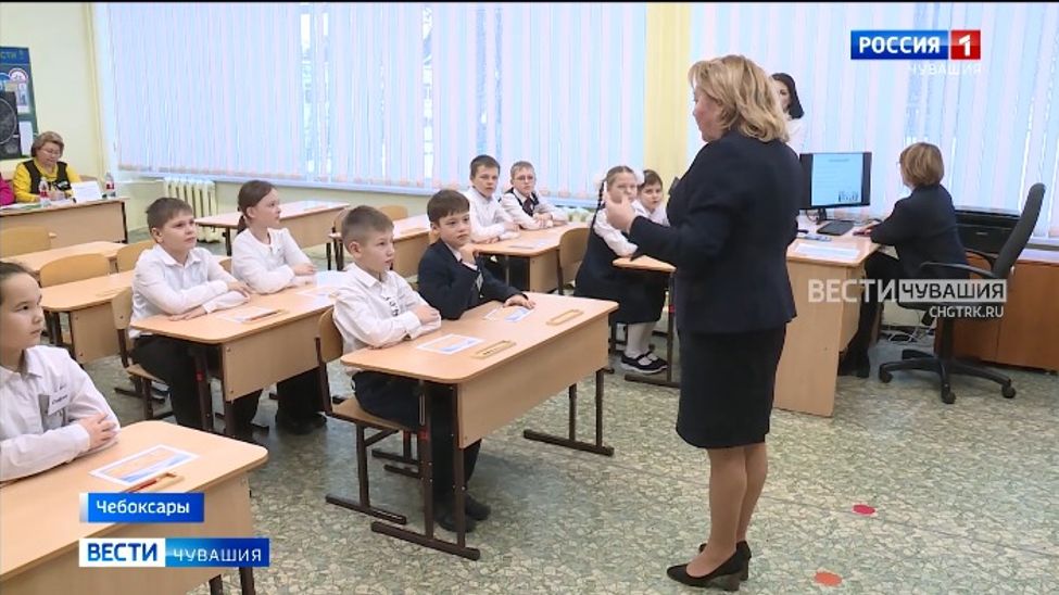 В Чебоксарах 20 педагогов поборолись за звание «Самого классного классного»