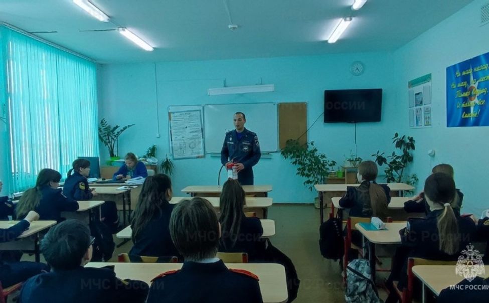 Для новочебоксарских кадетов спасатели провели урок ОБЖ 