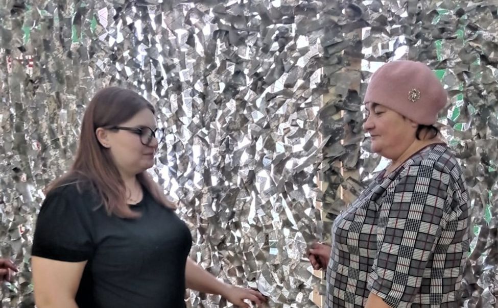 Красночетайцы плетут маскировочные сети для бойцов СВО