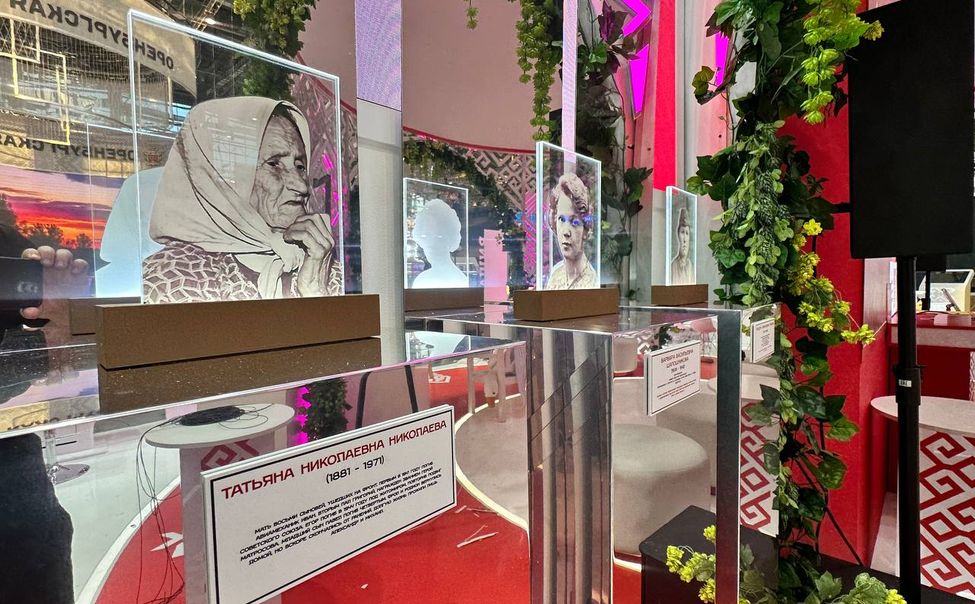 На ВДНХ открыли Аллею памяти Великих женщин Чувашии 