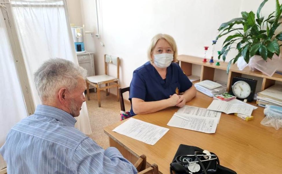 Мобильная бригада врачей провела консультации в Вурнарском округе