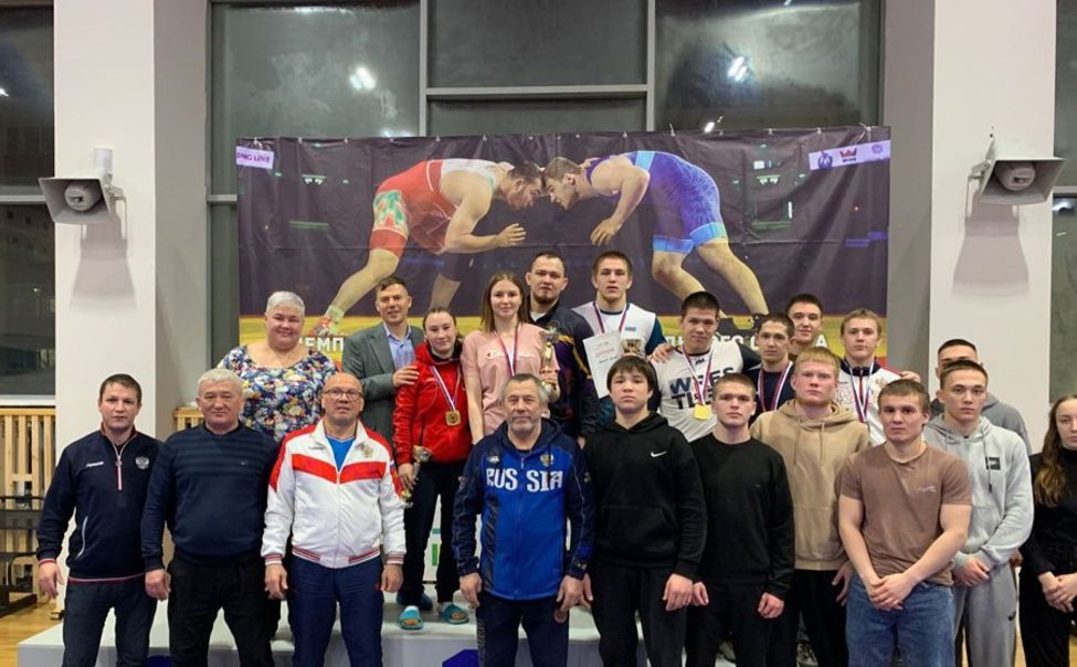 Спортсмены Чувашии вернулись с медалями с чемпионата Поволжья по вольной борьбе