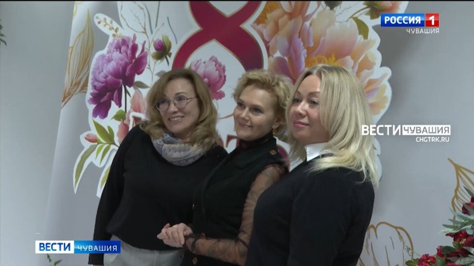 Сотрудниц Чебоксарского электроаппаратного завода поздравили с 8 марта 
