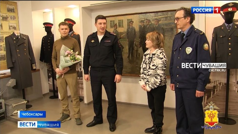 В Чебоксарах прохожие помогли полицейским задержать грабителя 