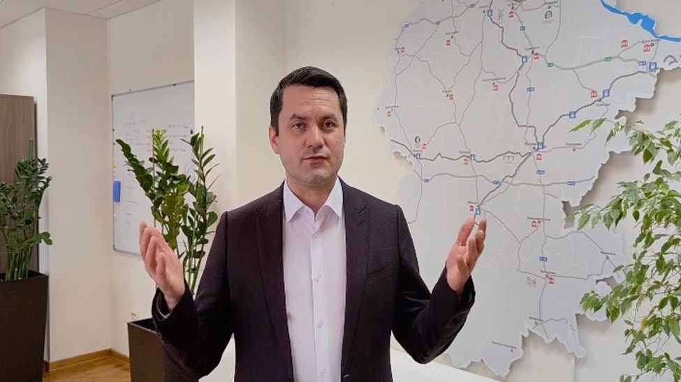 Вице-премьер Дмитрий Краснов поздравляет милых дам с 8 марта