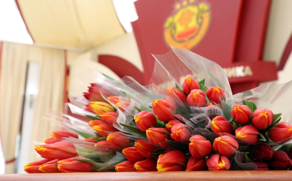 Глава Чувашии поздравляет женщин с Международным женским днём 