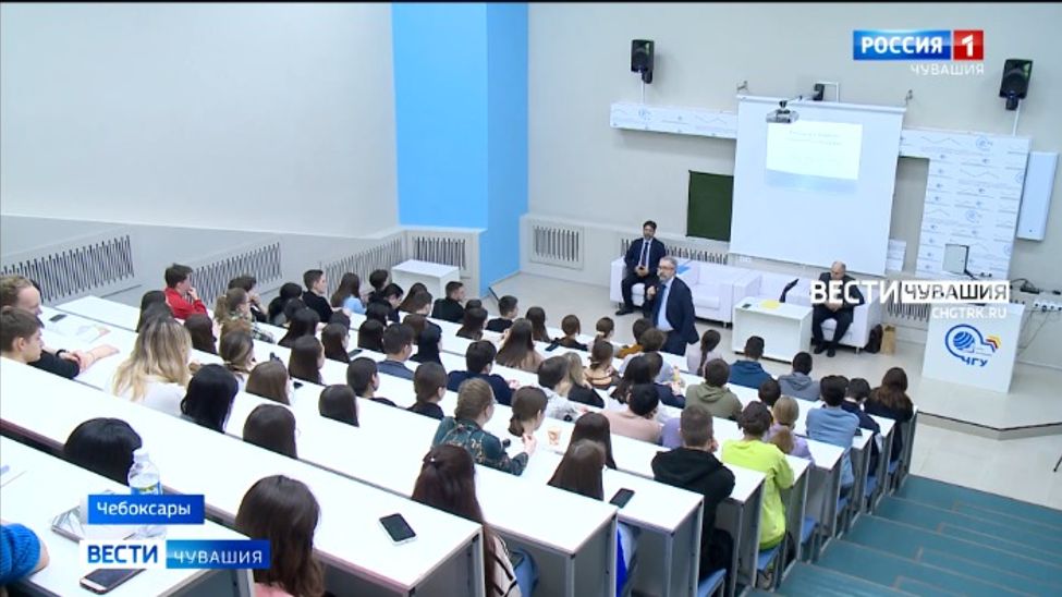 Известный политолог Леонид Поляков встретился с чувашскими студентами