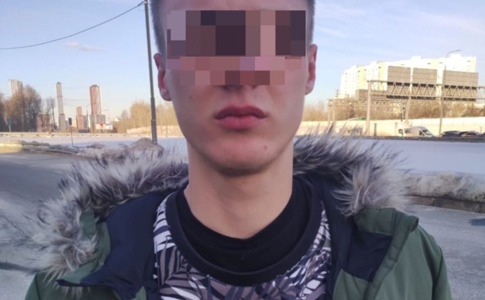 Полицейские доставили в Чувашию мошенника, обманувшего фанатку известного хип-хоп дуэта