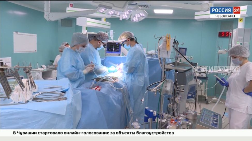 Кардиохирурги Чувашии спасли жизнь женщине с разрывом сердца