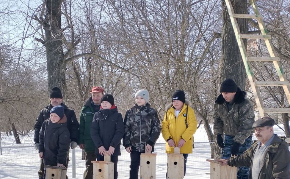 Сотрудники Ибресинского лесничества вместе со школьниками смастерили 50 скворечников