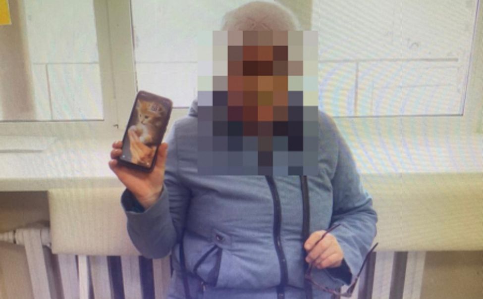 В Цивильске женщина проследила за похитителем ее телефона до приезда полиции