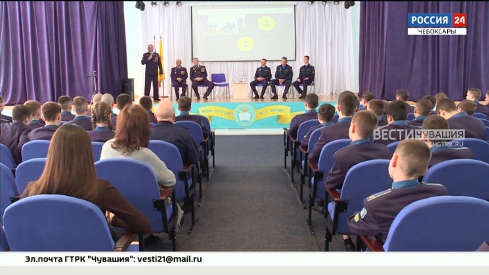 Выпускники знаменитого Сызранского училища летчиков побывали в Чувашском кадетском корпусе
