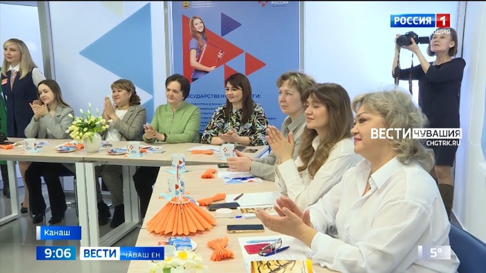 Республикӑри ӗҫпе тивӗҫтерекен центрсенче хӗрарӑмсен клубӗсене уҫаҫҫӗ